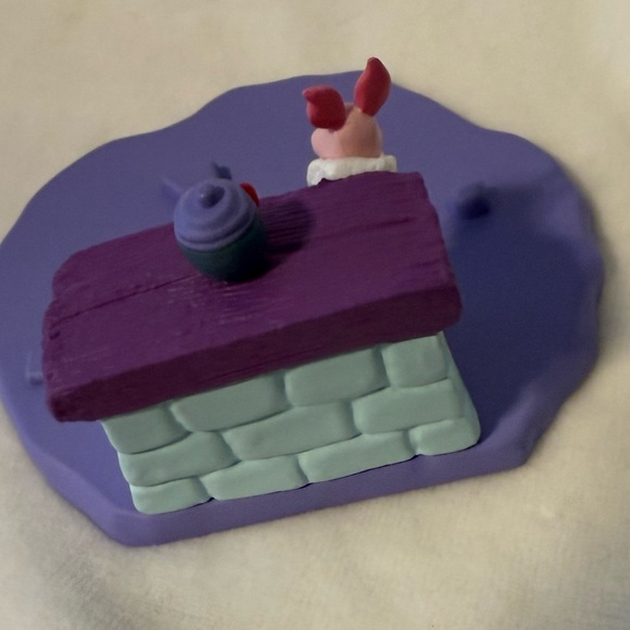 Christmas at Pooh's House Merry Miniature Figurines - Picture 5 of 16